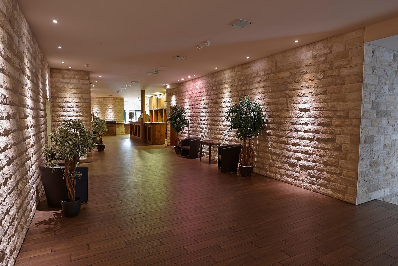La Porte Und Restaurant Hotel Bertingen